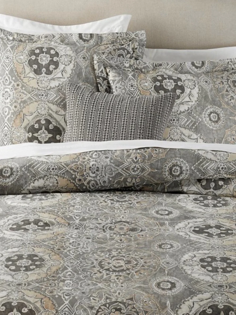 Pottery Barn Jacquelyn Medallion Organic Sateen Duvet Cover and 2 shams